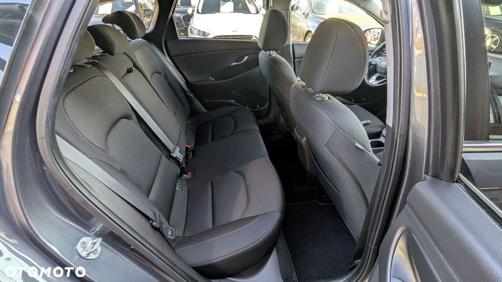 Hyundai i30 1.4 T-GDI Family+ - 17