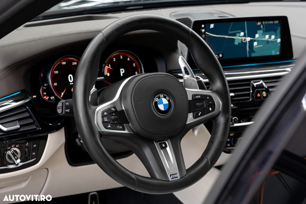 BMW M5 M550i xDrive AT - 33