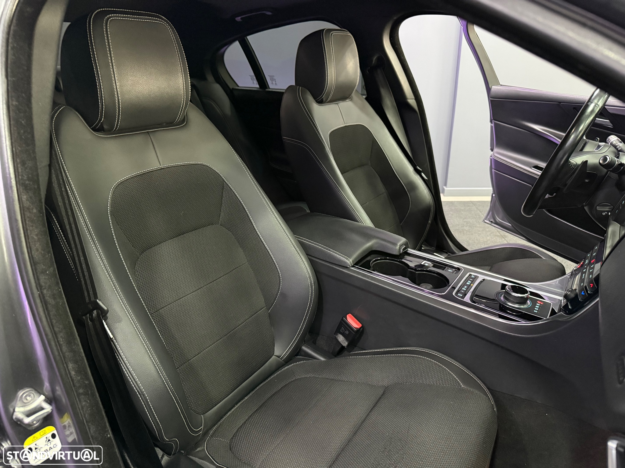 Jaguar XE 2.0 D R-Sport Aut. - 31