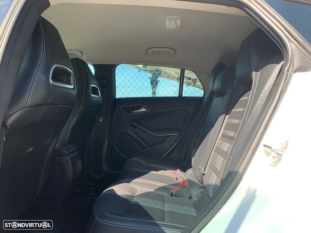 Mercedes-Benz CLA 180 d Shooting Brake AMG Line Aut. - 15