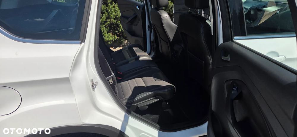 Ford Kuga 1.5 EcoBoost 2x4 Titanium - 25