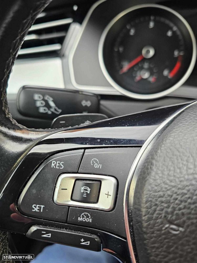 VW Passat Variant 1.6 TDI Confortline DSG - 9