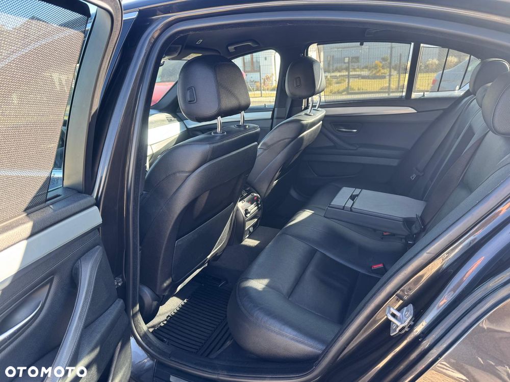 BMW Seria 5 530d xDrive - 14