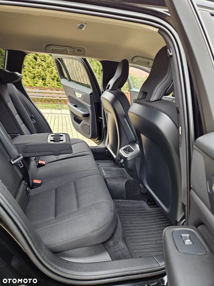 Volvo V60 D4 Momentum Pro - 28