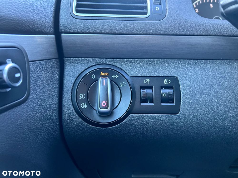 Volkswagen Touran 1.6 TDI DPF BlueMotion Technology Comfortline - 26