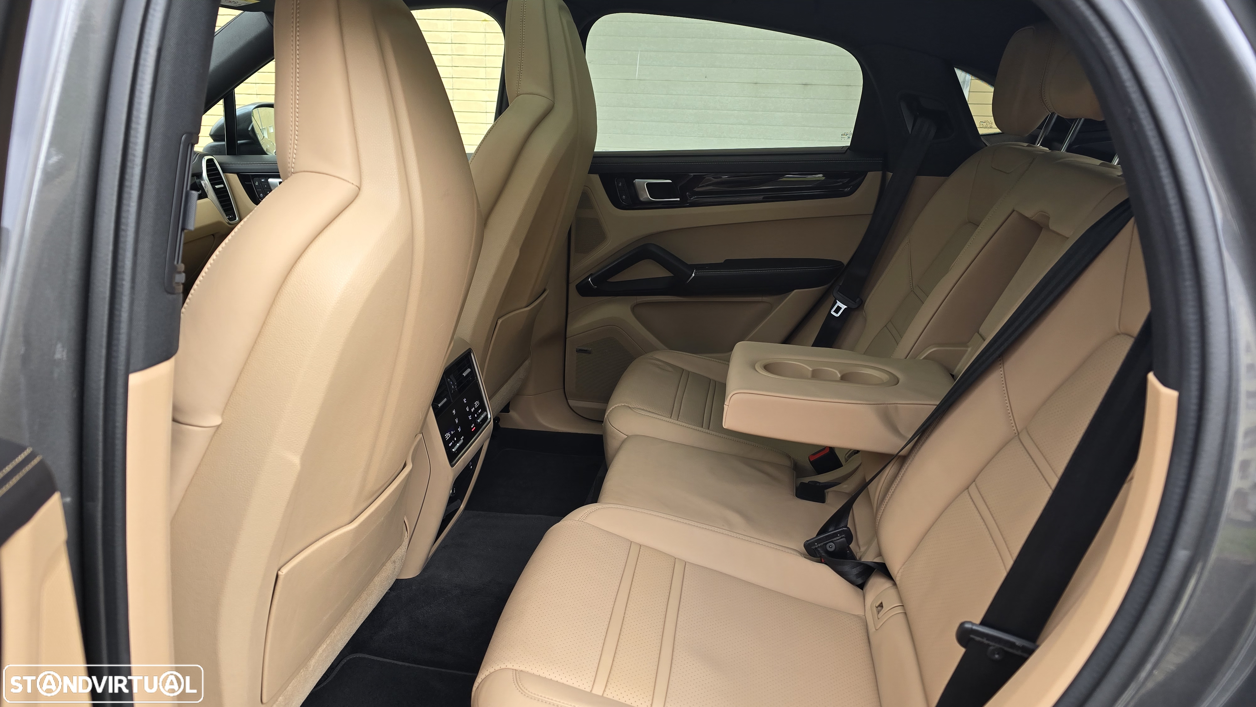 Porsche Cayenne Coupé E-Hybrid - 17