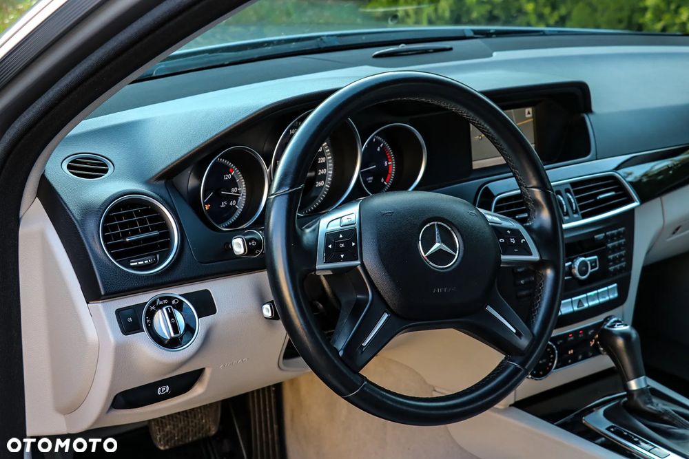 Mercedes-Benz Klasa C 200 CDI DPF Automatik Elegance - 27