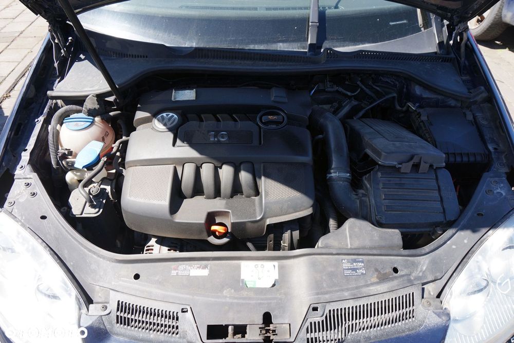 VOLKSWAGEN GOLF V 5D HB 2005 LA5G 1.6 8V BGU 102KM FVH SREBRNY na części - 9