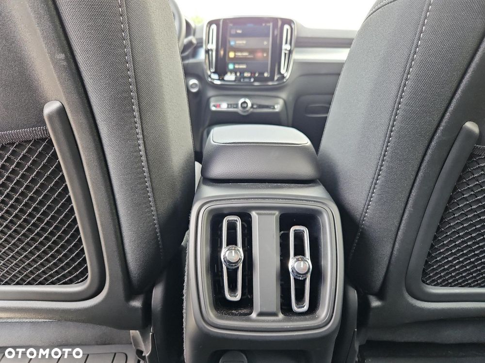 Volvo XC 40 B3 Plus Dark - 27