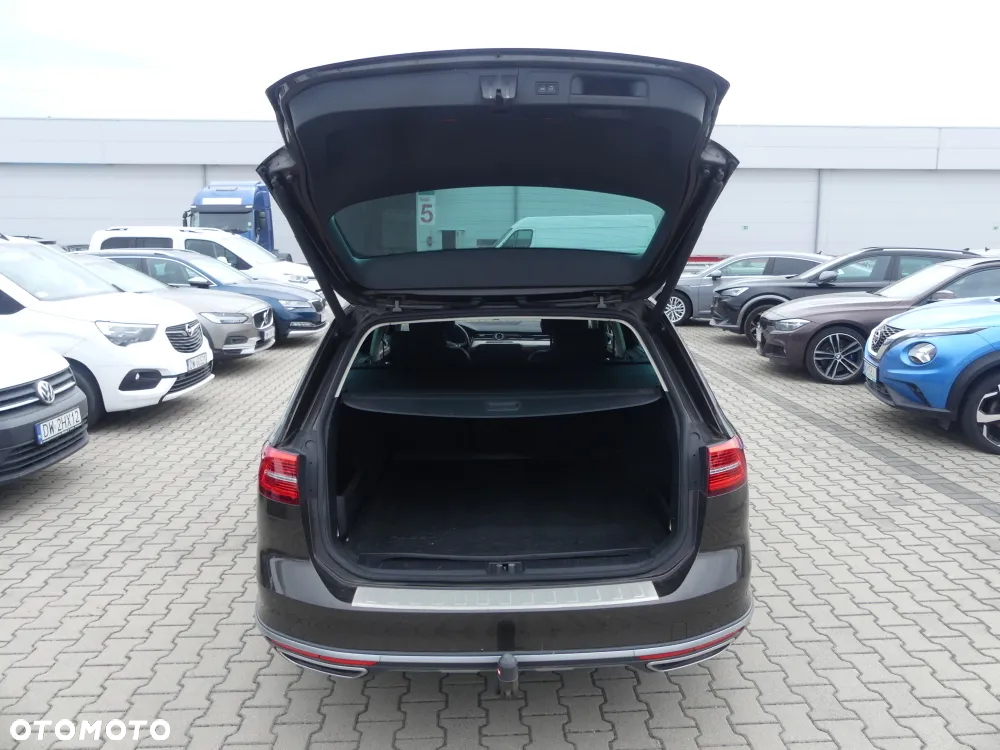 Volkswagen Passat - 12