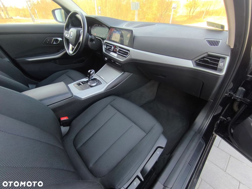 BMW Seria 3 320e - 17