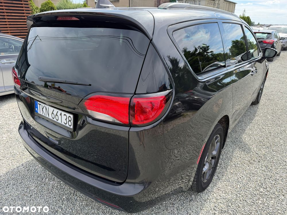 Chrysler Pacifica - 11
