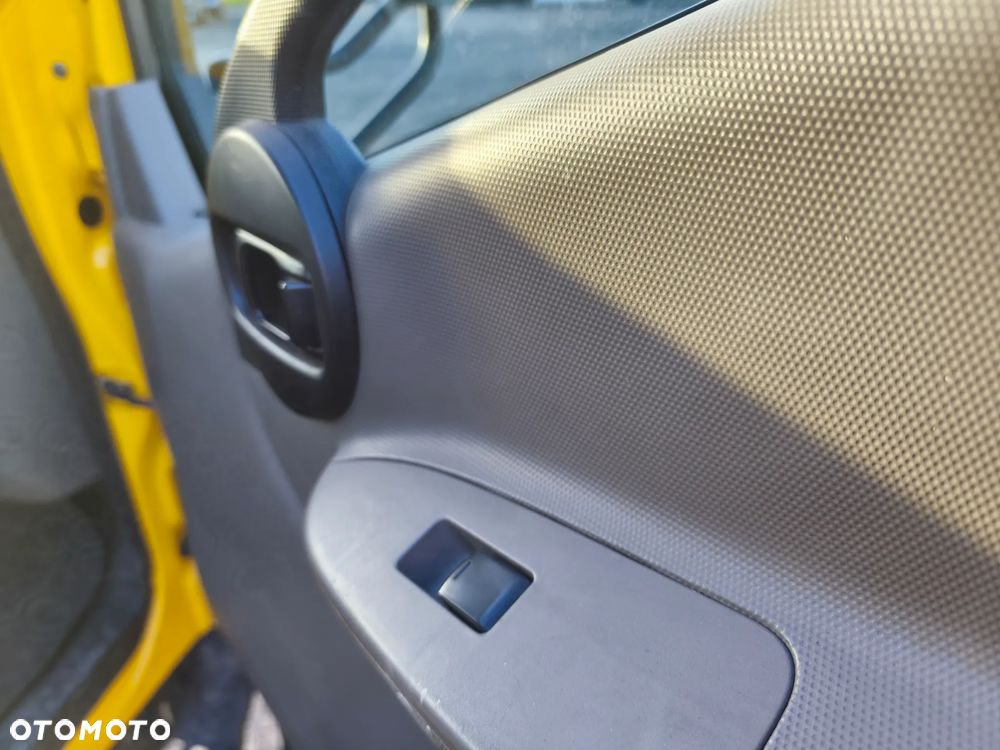 Renault Maxity - 19
