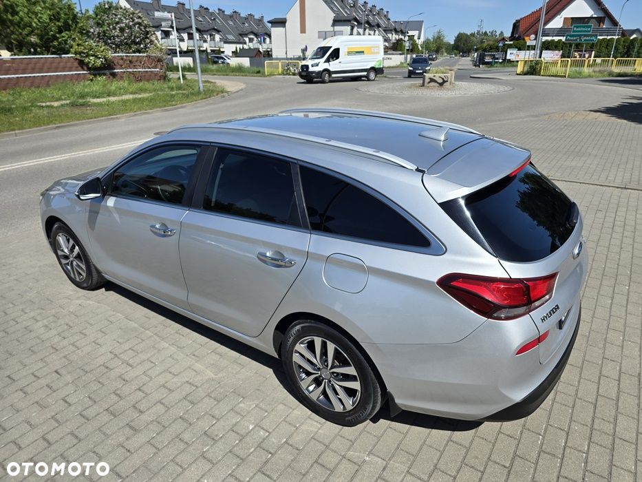 Hyundai i30 1.6 D Premium - 13