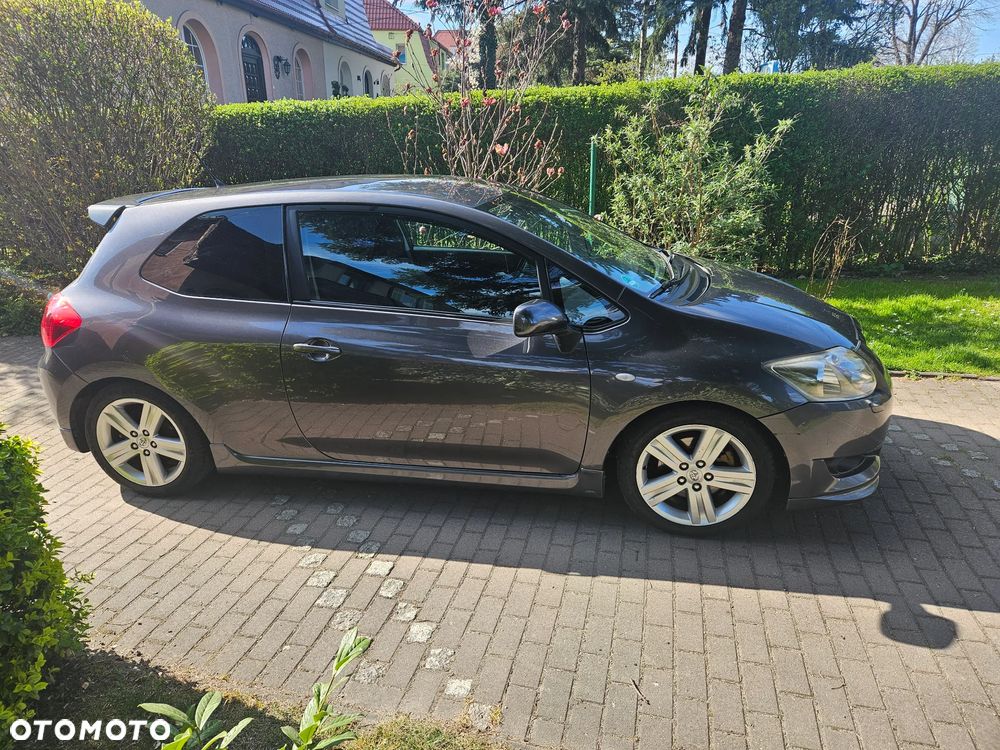 Toyota Auris 2.2 D-4D D-CAT - 2