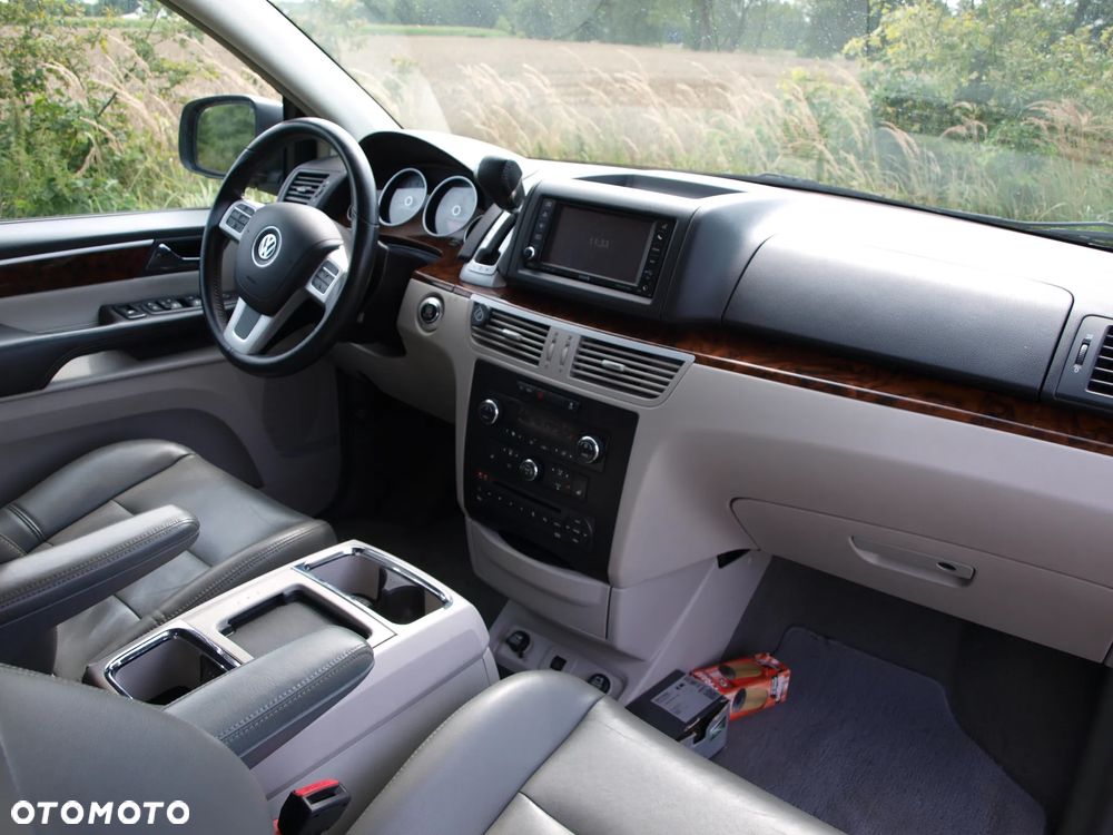 Volkswagen Routan - 23