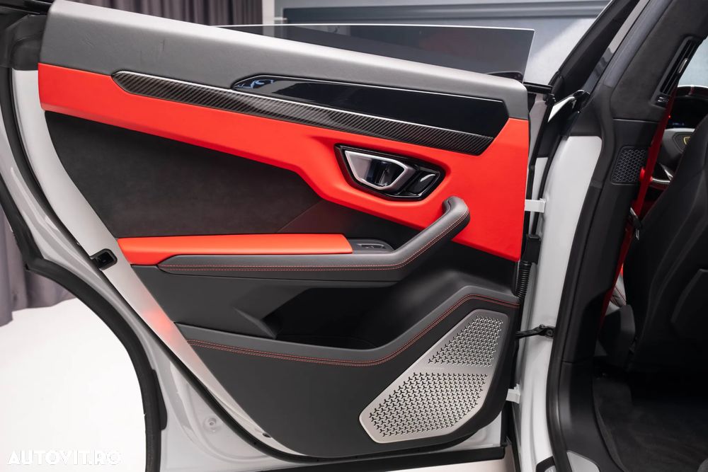 Lamborghini URUS - 39