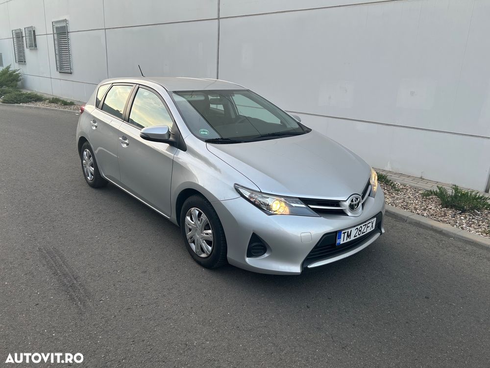 Toyota Auris 1.33 Dual-VVT-i - 10