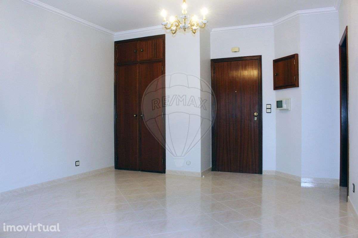 Apartamento T1 para arrendamento - Grande imagem: 2/16