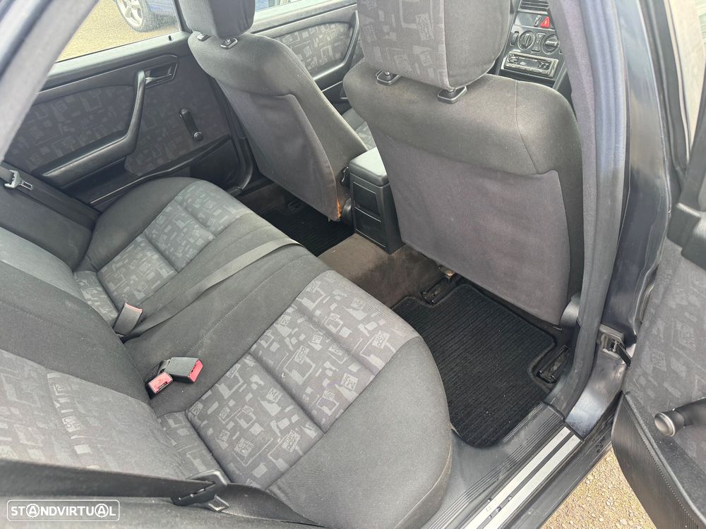 Mercedes-Benz C 220 D Classic - 26