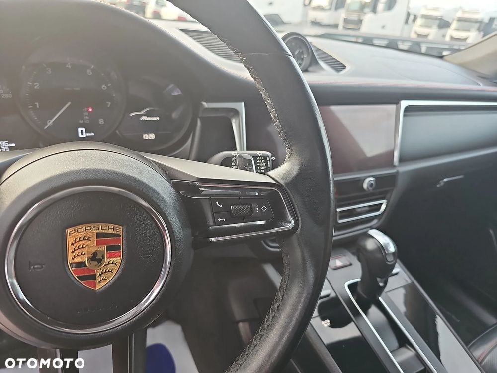 Porsche Macan T - 18