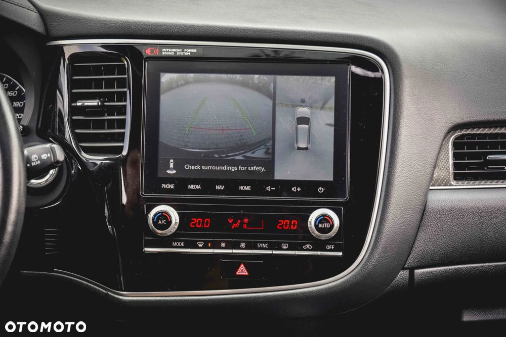Mitsubishi Outlander 2.0 Intense + Navi 4WD CVT - 32