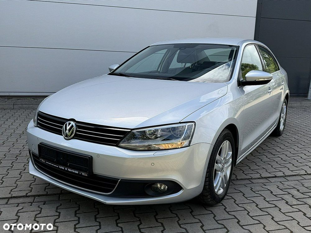 Volkswagen Jetta - 2