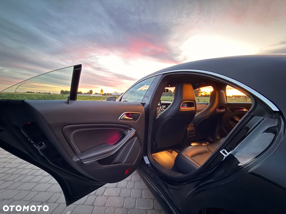 Mercedes-Benz CLA 250 4Matic 7G-DCT Urban - 13