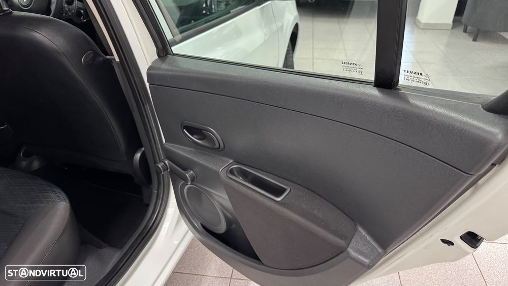 Renault Clio 1.2 16V Dynamique - 32
