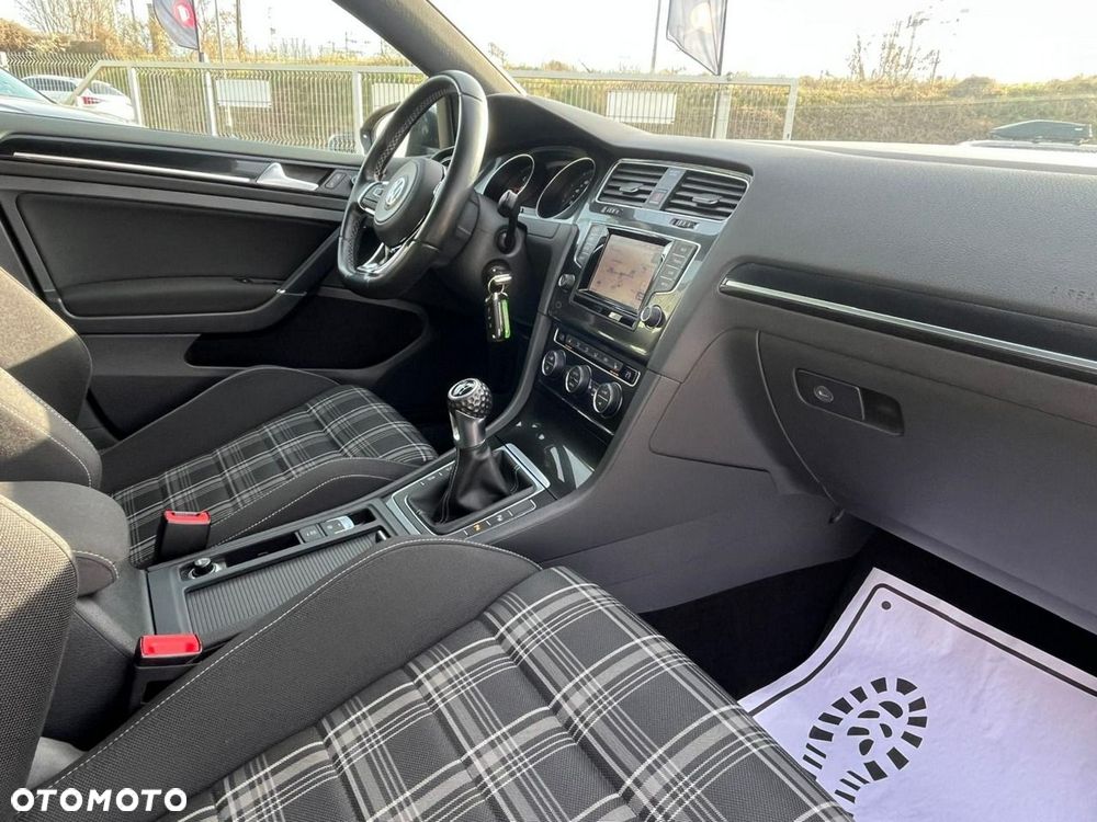 Volkswagen Golf 2.0 TDI BMT GTD - 24
