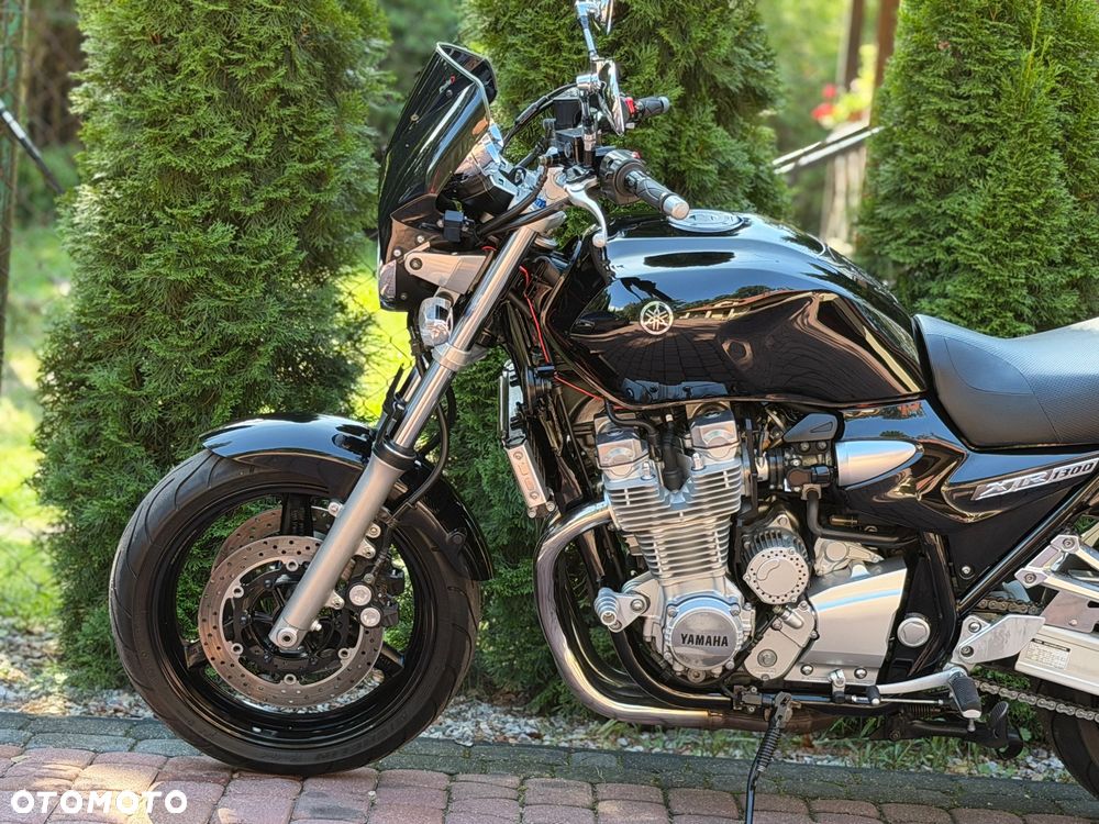 Yamaha XJR - 19
