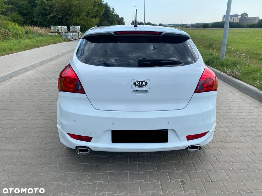 Kia Ceed - 8