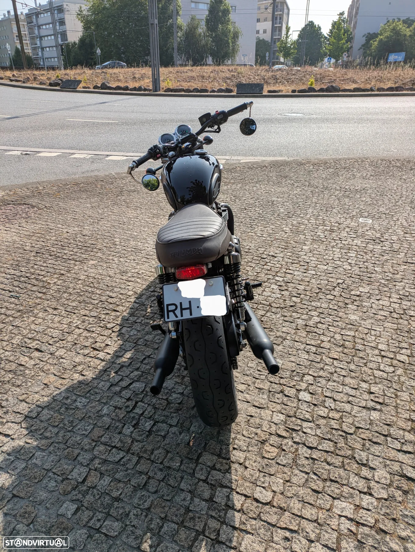 Triumph Bonneville T120 Black - 15