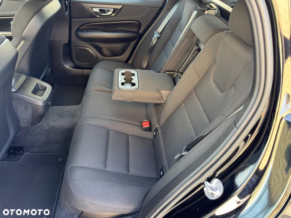 Volvo V60 B4 D Momentum Core - 24