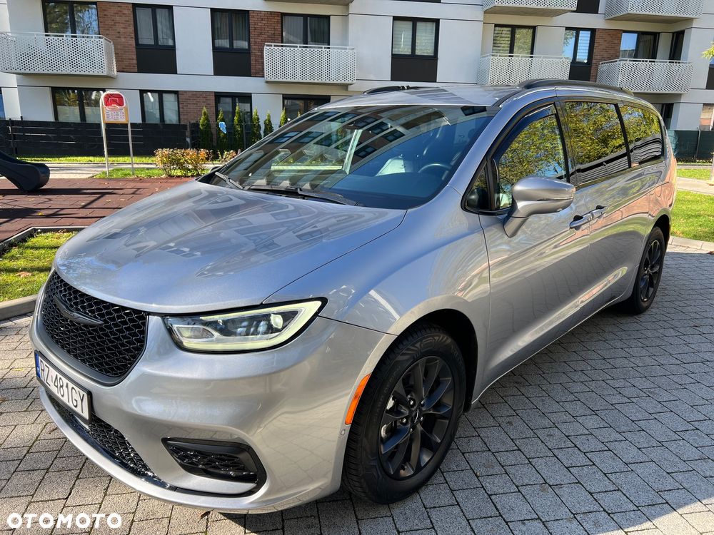 Chrysler Pacifica - 1