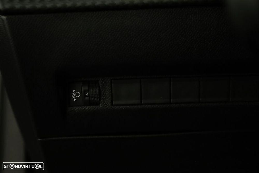 Peugeot 2008 1.2 PureTech Allure - 19
