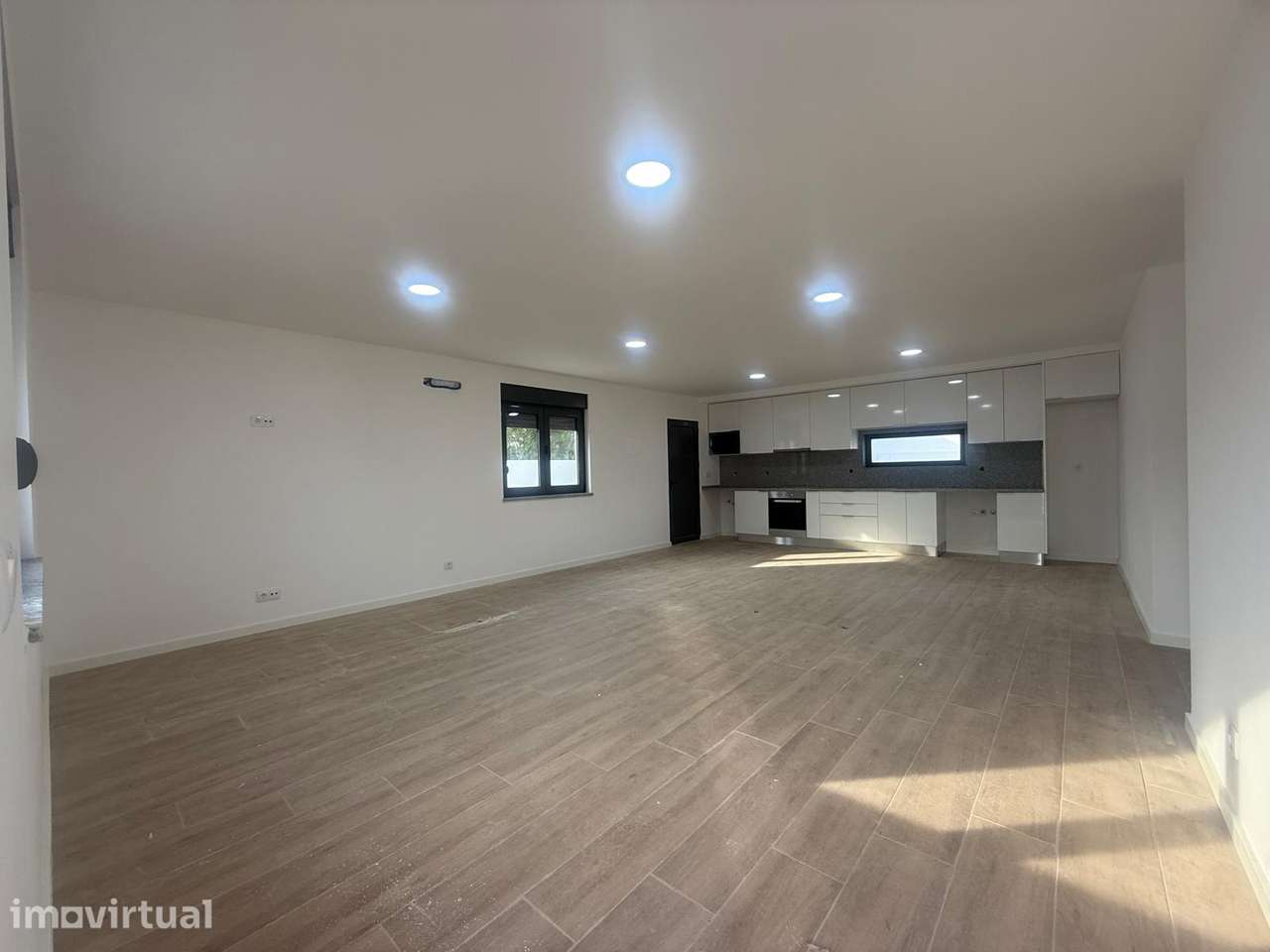 Moradia Isolada T2 Nova em Fernão Ferro, SÓ PRONTO PAGAMENTO - Grande imagem: 2/23