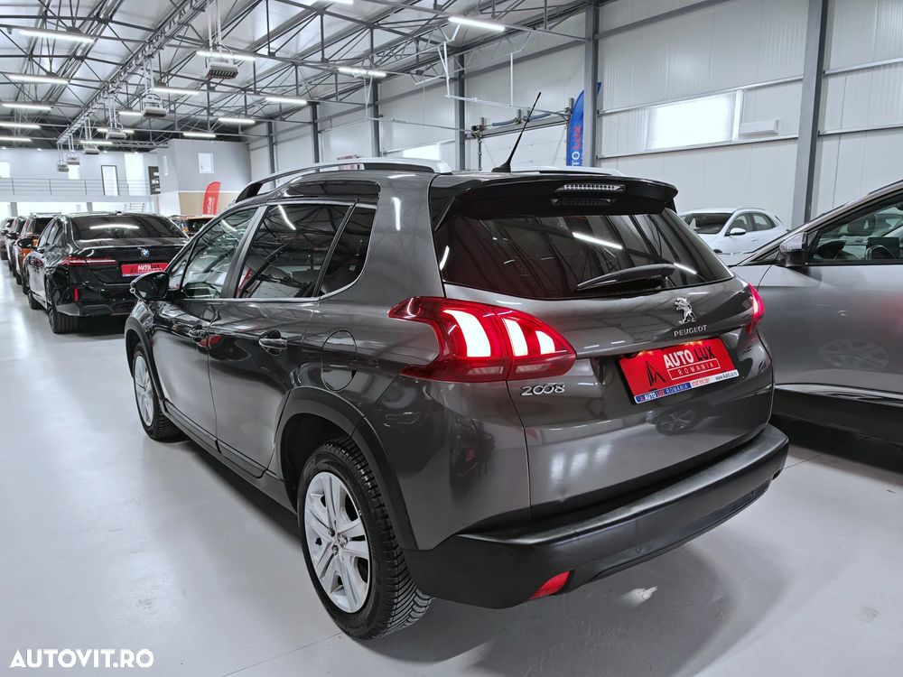 Peugeot 2008 PureTech 130 Stop&Start EAT6 Signature - 4