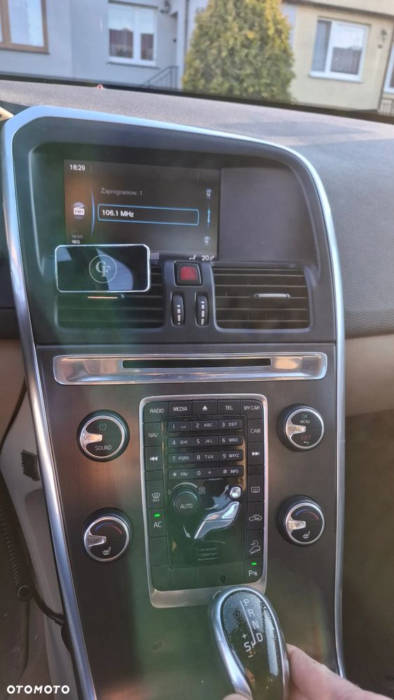 Volvo XC 60 D5 AWD Momentum - 8