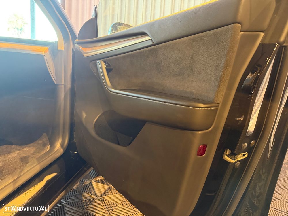 Tesla Model Y Performance Dual Motor AWD - 37