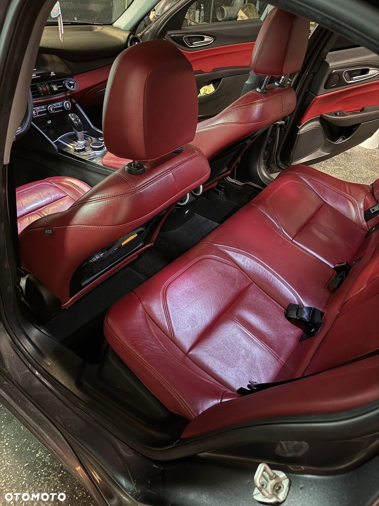 Alfa Romeo Giulia - 8