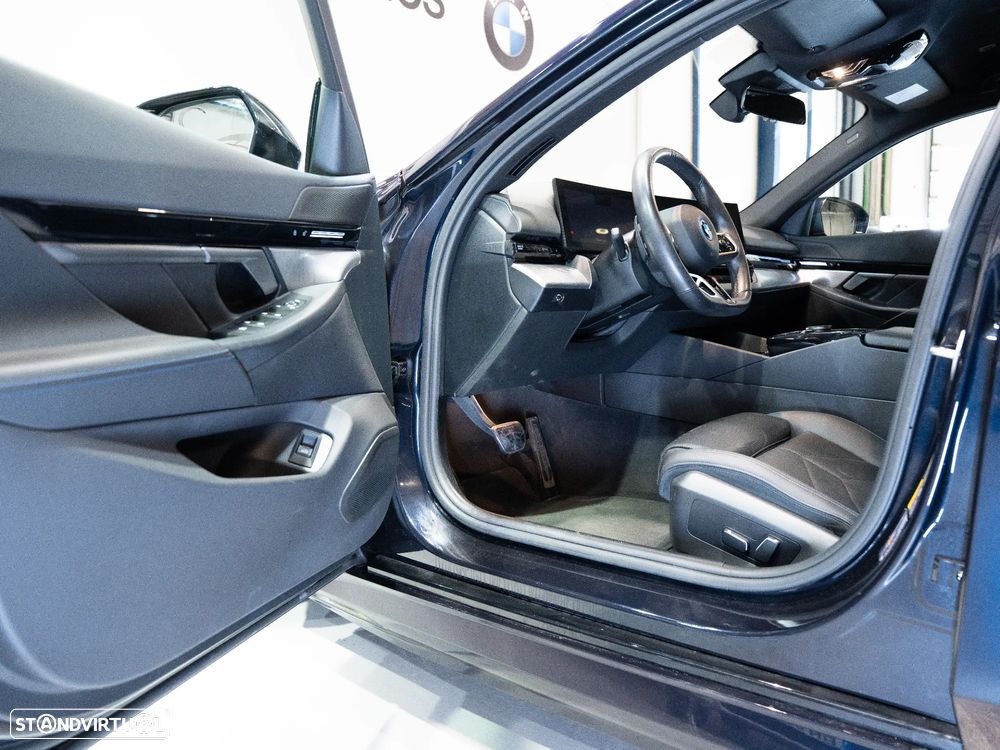 BMW 530 e Pack Desportivo M - 17