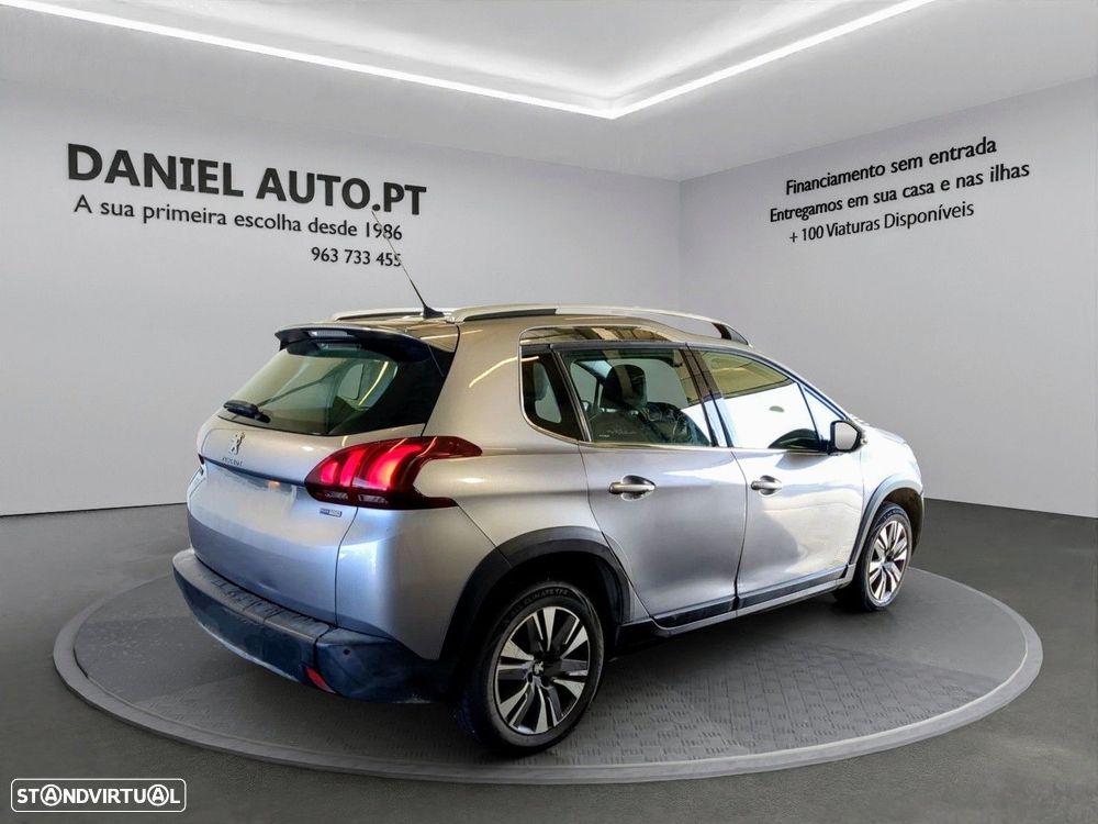Peugeot 2008 1.2 PureTech Allure EAT6 - 4