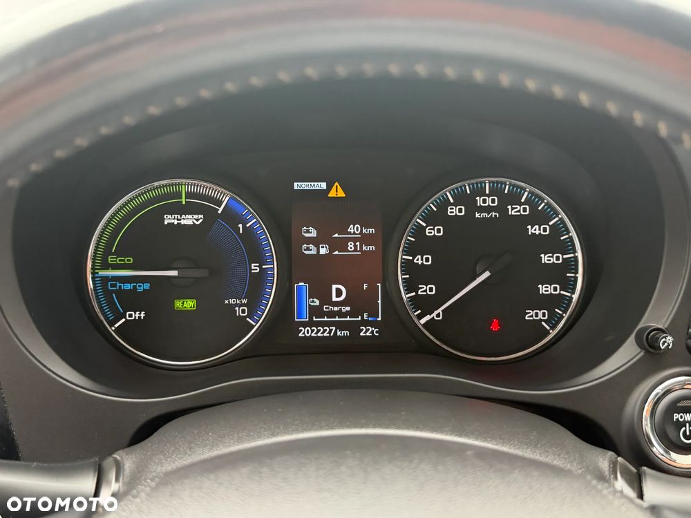 Mitsubishi Outlander Intense + - 15