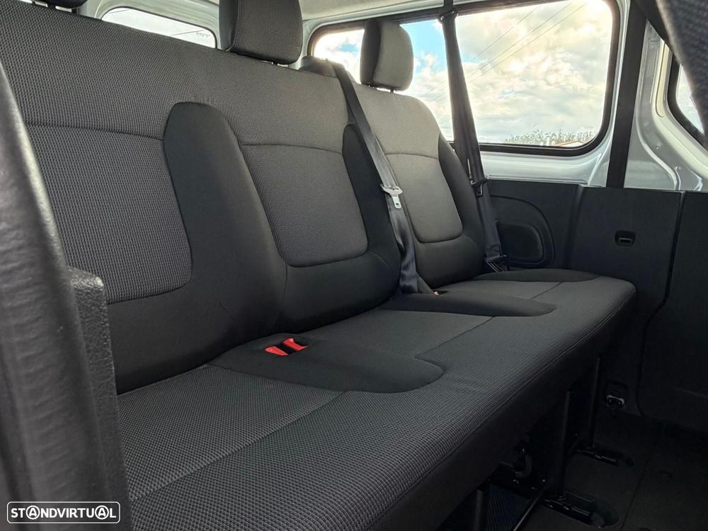 Renault Trafic 2.0 Blue dCi L2H1 IP - 13