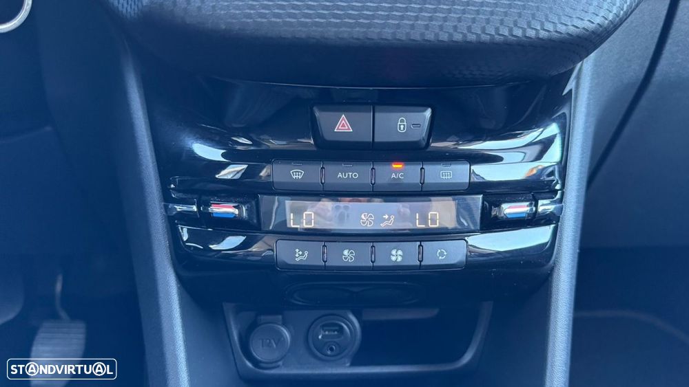 Peugeot 2008 1.2 PureTech Allure - 17
