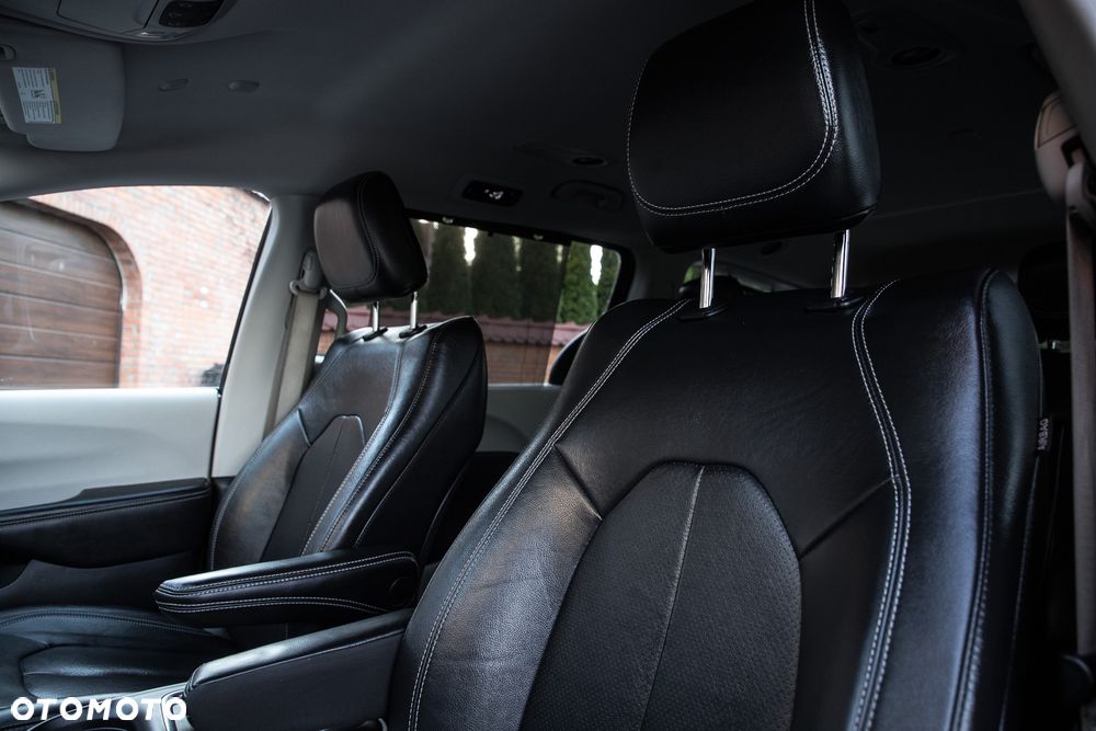 Chrysler Pacifica - 17