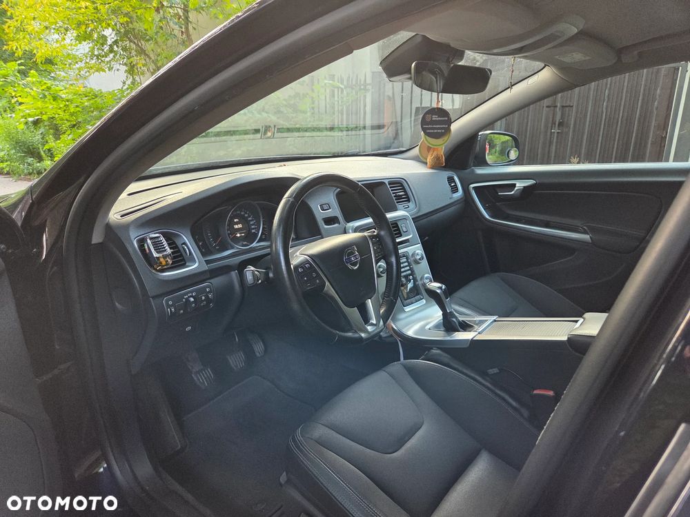 Volvo S60 D3 Drive-E Momentum - 33