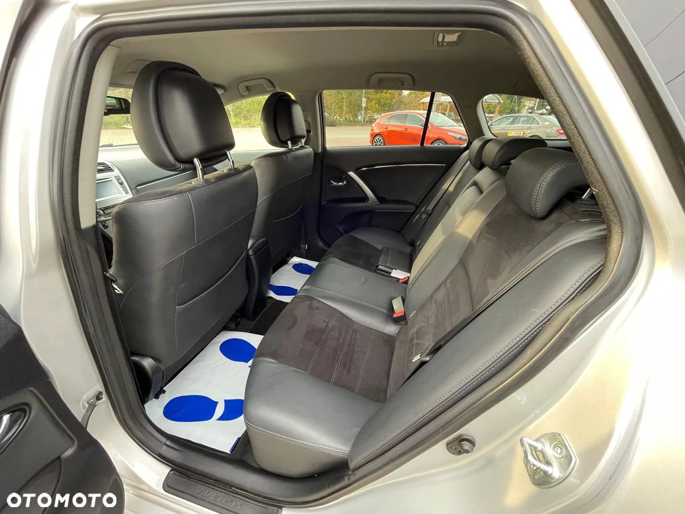Toyota Avensis 1.8 Multidrive S Executive - 9