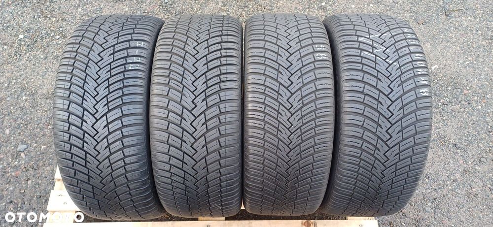 225/40R18 92Y PIRELLI , komplet opon wielosezonowych.